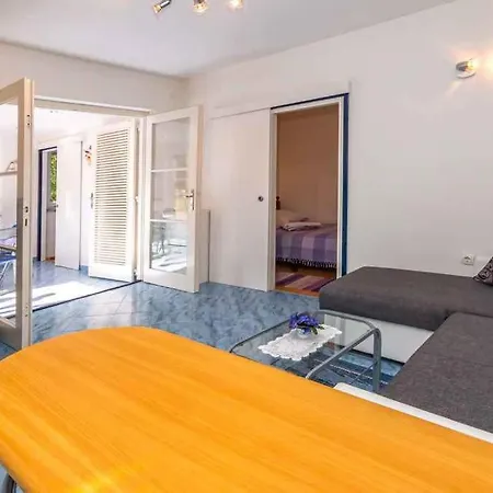 In 33251 Apartman *