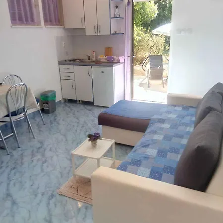 In 33251 Apartman *